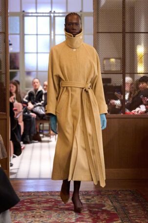 1/26 | Avenir Fall 2025 | Photo: James Cochrane | Courtesy of Berlin Fashion Week Avenir Fall 2025 | Photo: James Cochrane | Courtesy of Berlin Fashion Week