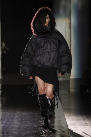 10/22 | Clara Colette Miramon Fall 2025 | Photo: Boris Marberg | Courtesy of Berlin Fashion Week Clara Colette Miramon Fall 2025 | Photo: Boris Marberg | Courtesy of Berlin Fashion Week