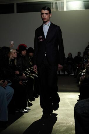 1/19 | COLRS Fall 2025 | Photo: Boris Marberg | Courtesy of Berlin Fashion Week COLRS Fall 2025 | Photo: Boris Marberg | Courtesy of Berlin Fashion Week