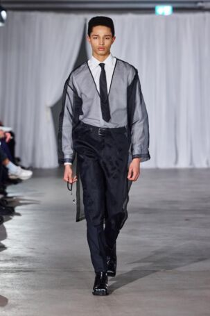 2/30 | GmbH Fall 2025 | Photo: Finnegan Koichi Godenschweger | Courtesy of Berlin Fashion Week GmbH Fall 2025 | Photo: Finnegan Koichi Godenschweger | Courtesy of Berlin Fashion Week