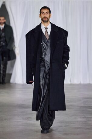 8/30 | GmbH Fall 2025 | Photo: Finnegan Koichi Godenschweger | Courtesy of Berlin Fashion Week GmbH Fall 2025 | Photo: Finnegan Koichi Godenschweger | Courtesy of Berlin Fashion Week