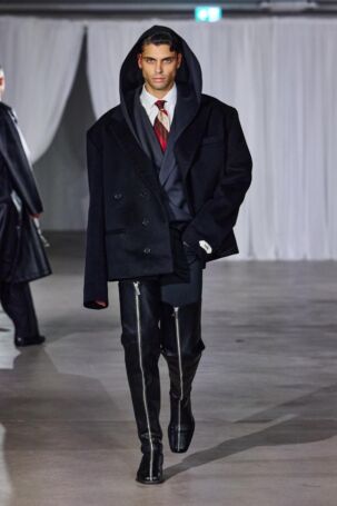 12/30 | GmbH Fall 2025 | Photo: Finnegan Koichi Godenschweger | Courtesy of Berlin Fashion Week GmbH Fall 2025 | Photo: Finnegan Koichi Godenschweger | Courtesy of Berlin Fashion Week