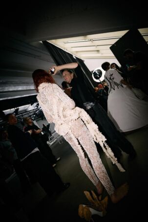10/23 | Backstage at Kasia Kucharska Fall 2025 | Photo: Caroline Kynast | Courtesy of Berlin Fashion Week Backstage at Kasia Kucharska Fall 2025 | Photo: Caroline Kynast | Courtesy of Berlin Fashion Week