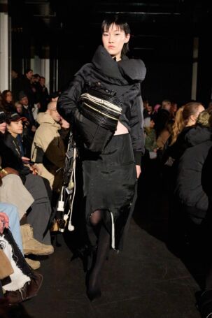 2/20 | Laura Gerte Fall 2025 | Photo: James Cochrane | Courtesy of Berlin Fashion Week Laura Gerte Fall 2025 | Photo: James Cochrane | Courtesy of Berlin Fashion Week
