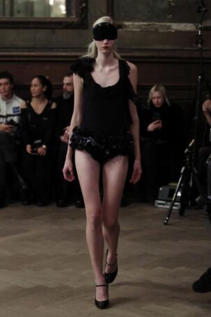 4/40 | Lou de Bètoly Fall 2025 | Photo: Boris Marberg | Courtesy of Berlin Fashion Week Lou de Bètoly Fall 2025 | Photo: Boris Marberg | Courtesy of Berlin Fashion Week