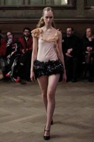6/40 | Lou de Bètoly Fall 2025 | Photo: Boris Marberg | Courtesy of Berlin Fashion Week Lou de Bètoly Fall 2025 | Photo: Boris Marberg | Courtesy of Berlin Fashion Week