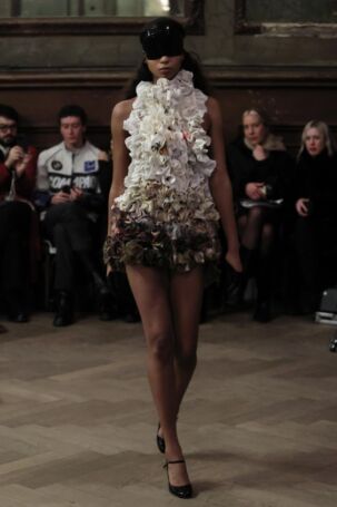7/40 | Lou de Bètoly Fall 2025 | Photo: Boris Marberg | Courtesy of Berlin Fashion Week Lou de Bètoly Fall 2025 | Photo: Boris Marberg | Courtesy of Berlin Fashion Week