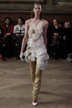 8/40 | Lou de Bètoly Fall 2025 | Photo: Boris Marberg | Courtesy of Berlin Fashion Week Lou de Bètoly Fall 2025 | Photo: Boris Marberg | Courtesy of Berlin Fashion Week
