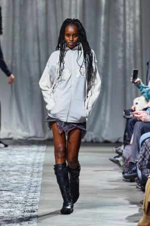 6/28 | LUEDER Fall 2025 | Photo: Finnegan Koichi Godenschweger | Courtesy of Berlin Fashion Week LUEDER Fall 2025 | Photo: Finnegan Koichi Godenschweger | Courtesy of Berlin Fashion Week