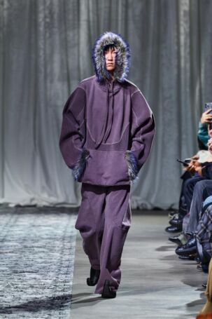 8/28 | LUEDER Fall 2025 | Photo: Finnegan Koichi Godenschweger | Courtesy of Berlin Fashion Week LUEDER Fall 2025 | Photo: Finnegan Koichi Godenschweger | Courtesy of Berlin Fashion Week