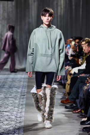 10/28 | LUEDER Fall 2025 | Photo: Finnegan Koichi Godenschweger | Courtesy of Berlin Fashion Week LUEDER Fall 2025 | Photo: Finnegan Koichi Godenschweger | Courtesy of Berlin Fashion Week