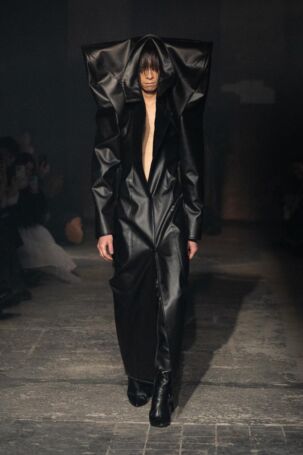 6/18 | Maximilian Gedra Fall 2025 | Photo: Andreas Hofrichter | Courtesy of Berlin Fashion Week Maximilian Gedra Fall 2025 | Photo: Andreas Hofrichter | Courtesy of Berlin Fashion Week