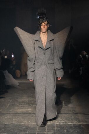 7/18 | Maximilian Gedra Fall 2025 | Photo: Andreas Hofrichter | Courtesy of Berlin Fashion Week Maximilian Gedra Fall 2025 | Photo: Andreas Hofrichter | Courtesy of Berlin Fashion Week