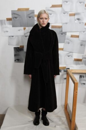 3/12 | ODEEH Fall 2025 | Photo: Boris Marberg | Courtesy of Berlin Fashion Week ODEEH Fall 2025 | Photo: Boris Marberg | Courtesy of Berlin Fashion Week