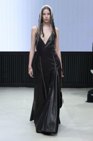 3/29 | Rebekka Ruétz Fall 2025 | Photo: Boris Marberg | Courtesy of Berlin Fashion Week Rebekka Ruétz Fall 2025 | Photo: Boris Marberg | Courtesy of Berlin Fashion Week