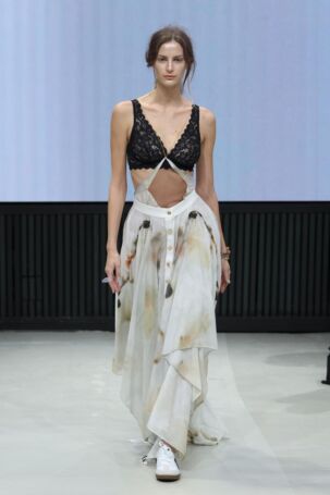 8/29 | Rebekka Ruétz Fall 2025 | Photo: Boris Marberg | Courtesy of Berlin Fashion Week Rebekka Ruétz Fall 2025 | Photo: Boris Marberg | Courtesy of Berlin Fashion Week