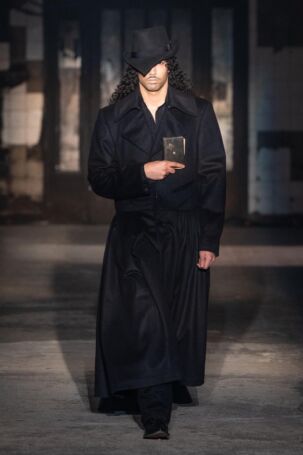 1/27 | SF1OG Fall 2025 | Photo: Andreas Hofrichter | Courtesy of Berlin Fashion Week SF1OG Fall 2025 | Photo: Andreas Hofrichter | Courtesy of Berlin Fashion Week