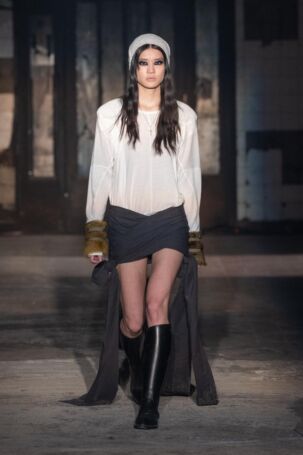 2/27 | SF1OG Fall 2025 | Photo: Andreas Hofrichter | Courtesy of Berlin Fashion Week SF1OG Fall 2025 | Photo: Andreas Hofrichter | Courtesy of Berlin Fashion Week