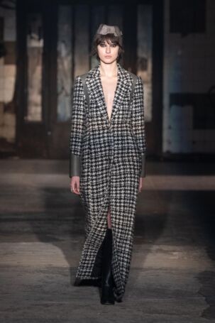 4/27 | SF1OG Fall 2025 | Photo: Andreas Hofrichter | Courtesy of Berlin Fashion Week SF1OG Fall 2025 | Photo: Andreas Hofrichter | Courtesy of Berlin Fashion Week