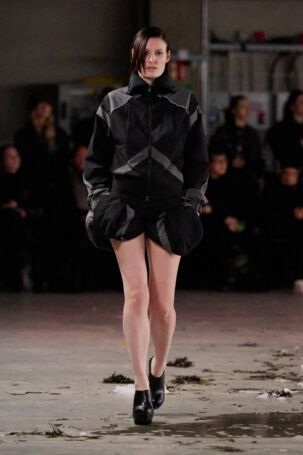 1/36 | Sia Arnika Fall 2025 | Photo: James Cochrane | Courtesy of Berlin Fashion Week Sia Arnika Fall 2025 | Photo: James Cochrane | Courtesy of Berlin Fashion Week