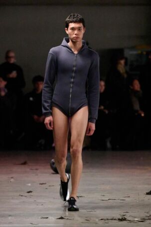 2/36 | Sia Arnika Fall 2025 | Photo: James Cochrane | Courtesy of Berlin Fashion Week Sia Arnika Fall 2025 | Photo: James Cochrane | Courtesy of Berlin Fashion Week
