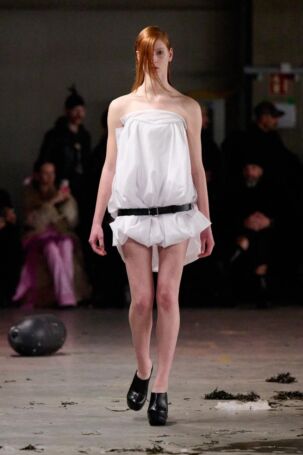 6/36 | Sia Arnika Fall 2025 | Photo: James Cochrane | Courtesy of Berlin Fashion Week Sia Arnika Fall 2025 | Photo: James Cochrane | Courtesy of Berlin Fashion Week