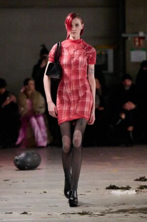 9/36 | Sia Arnika Fall 2025 | Photo: James Cochrane | Courtesy of Berlin Fashion Week Sia Arnika Fall 2025 | Photo: James Cochrane | Courtesy of Berlin Fashion Week