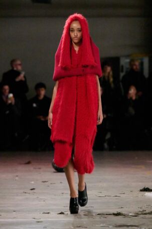 10/36 | Sia Arnika Fall 2025 | Photo: James Cochrane | Courtesy of Berlin Fashion Week Sia Arnika Fall 2025 | Photo: James Cochrane | Courtesy of Berlin Fashion Week