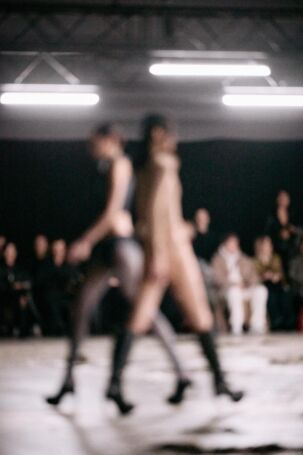 6/24 | Setting at Sia Arnika Fall 2025 | Photo: Caroline Kynast | Courtesy of Berlin Fashion Week Setting at Sia Arnika Fall 2025 | Photo: Caroline Kynast | Courtesy of Berlin Fashion Week