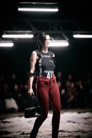 9/24 | Setting at Sia Arnika Fall 2025 | Photo: Caroline Kynast | Courtesy of Berlin Fashion Week Setting at Sia Arnika Fall 2025 | Photo: Caroline Kynast | Courtesy of Berlin Fashion Week