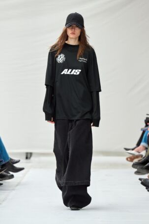 9/31 | Alis Fall 2025 | Photo: James Cochrane | Courtesy of Copenhagen Fashion Week Alis Fall 2025 | Photo: James Cochrane | Courtesy of Copenhagen Fashion Week