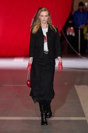 2/32 | Baum und Pferdgarten Fall 2025 | Photo: James Cochrane | Courtesy of Copenhagen Fashion Week Baum und Pferdgarten Fall 2025 | Photo: James Cochrane | Courtesy of Copenhagen Fashion Week