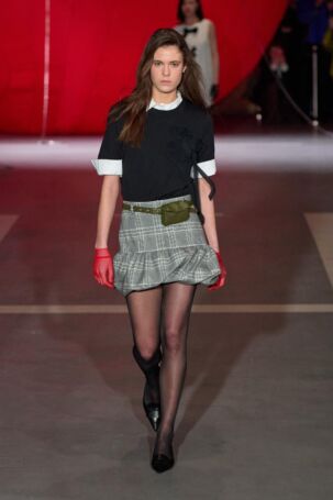 4/32 | Baum und Pferdgarten Fall 2025 | Photo: James Cochrane | Courtesy of Copenhagen Fashion Week Baum und Pferdgarten Fall 2025 | Photo: James Cochrane | Courtesy of Copenhagen Fashion Week