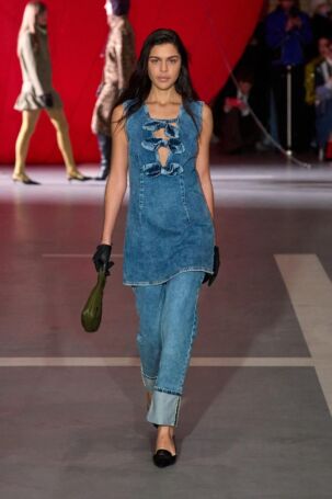 10/32 | Baum und Pferdgarten Fall 2025 | Photo: James Cochrane | Courtesy of Copenhagen Fashion Week Baum und Pferdgarten Fall 2025 | Photo: James Cochrane | Courtesy of Copenhagen Fashion Week