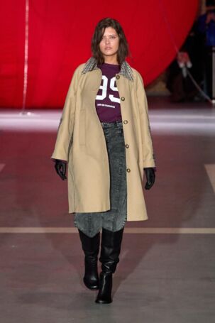 12/32 | Baum und Pferdgarten Fall 2025 | Photo: James Cochrane | Courtesy of Copenhagen Fashion Week Baum und Pferdgarten Fall 2025 | Photo: James Cochrane | Courtesy of Copenhagen Fashion Week