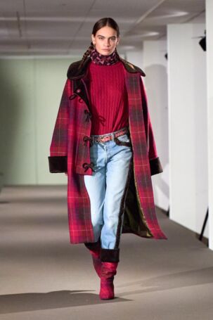 2/28 | Caro Editions Fall 2025 | Photo: James Cochrane | Courtesy of Copenhagen Fashion Week Caro Editions Fall 2025 | Photo: James Cochrane | Courtesy of Copenhagen Fashion Week