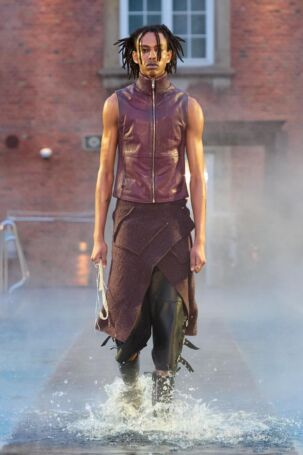 2/26 | Deadwood Fall 2025 | Photo: James Cochrane | Courtesy of Copenhagen Fashion Week Deadwood Fall 2025 | Photo: James Cochrane | Courtesy of Copenhagen Fashion Week