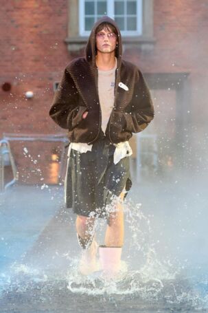 3/26 | Deadwood Fall 2025 | Photo: James Cochrane | Courtesy of Copenhagen Fashion Week Deadwood Fall 2025 | Photo: James Cochrane | Courtesy of Copenhagen Fashion Week