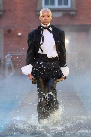 7/26 | Deadwood Fall 2025 | Photo: James Cochrane | Courtesy of Copenhagen Fashion Week Deadwood Fall 2025 | Photo: James Cochrane | Courtesy of Copenhagen Fashion Week