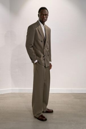 2/12 | Filippa K Fall 2025 | Photo: James Cochrane | Courtesy of Copenhagen Fashion Week Filippa K Fall 2025 | Photo: James Cochrane | Courtesy of Copenhagen Fashion Week