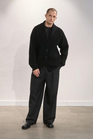 4/12 | Filippa K Fall 2025 | Photo: James Cochrane | Courtesy of Copenhagen Fashion Week Filippa K Fall 2025 | Photo: James Cochrane | Courtesy of Copenhagen Fashion Week