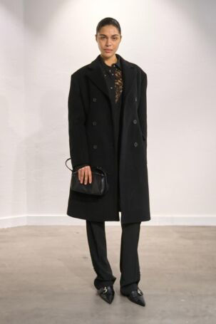 7/12 | Filippa K Fall 2025 | Photo: James Cochrane | Courtesy of Copenhagen Fashion Week Filippa K Fall 2025 | Photo: James Cochrane | Courtesy of Copenhagen Fashion Week