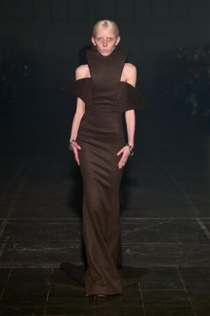 1/24 | Han Kjøbenhavn Fall 2025 | Photo: James Cochrane | Courtesy of Copenhagen Fashion Week Han Kjøbenhavn Fall 2025 | Photo: James Cochrane | Courtesy of Copenhagen Fashion Week