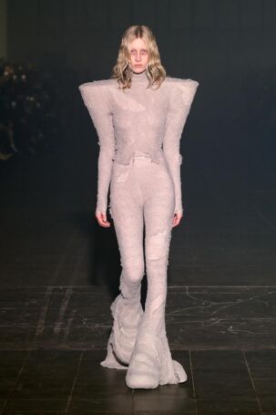 5/24 | Han Kjøbenhavn Fall 2025 | Photo: James Cochrane | Courtesy of Copenhagen Fashion Week Han Kjøbenhavn Fall 2025 | Photo: James Cochrane | Courtesy of Copenhagen Fashion Week