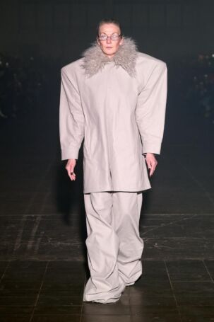 6/24 | Han Kjøbenhavn Fall 2025 | Photo: James Cochrane | Courtesy of Copenhagen Fashion Week Han Kjøbenhavn Fall 2025 | Photo: James Cochrane | Courtesy of Copenhagen Fashion Week