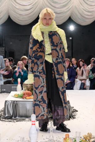 9/28 | Henrik Vibskov Fall 2025 | Photo: James Cochrane | Courtesy of Copenhagen Fashion Week Henrik Vibskov Fall 2025 | Photo: James Cochrane | Courtesy of Copenhagen Fashion Week