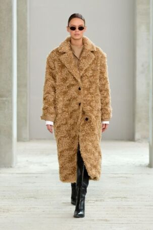 2/29 | Herskind Fall 2025 | Photo: James Cochrane | Courtesy of Copenhagen Fashion Week Herskind Fall 2025 | Photo: James Cochrane | Courtesy of Copenhagen Fashion Week