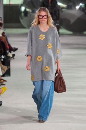 11/40 | MUNTHE Fall 2025 | Photo: James Cochrane | Courtesy of Copenhagen Fashion Week MUNTHE Fall 2025 | Photo: James Cochrane | Courtesy of Copenhagen Fashion Week