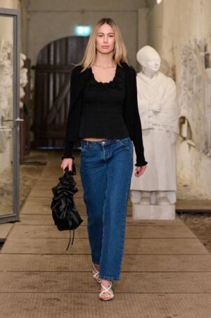 3/27 | OpéraSPORT Fall 2025 | Photo: James Cochrane | Courtesy of Copenhagen Fashion Week OpéraSPORT Fall 2025 | Photo: James Cochrane | Courtesy of Copenhagen Fashion Week