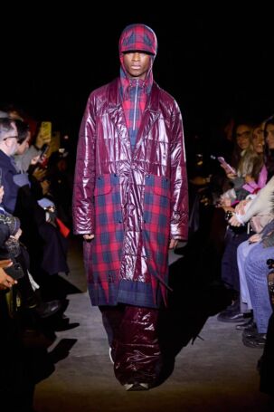 1/24 | Rolf Ekroth Fall 2025 | Photo: James Cochrane | Courtesy of Copenhagen Fashion Week Rolf Ekroth Fall 2025 | Photo: James Cochrane | Courtesy of Copenhagen Fashion Week